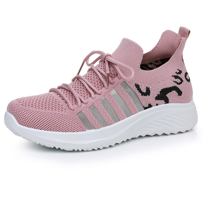 Nuevos zapatos blancos de malla