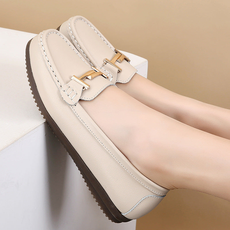 Zapatos sencillos de mujer con suela de goma ligera.