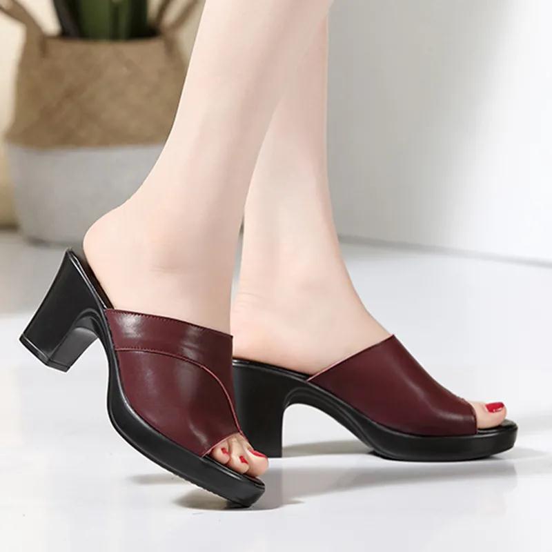 Nuevos tacones altos de verano con tacón de bloque