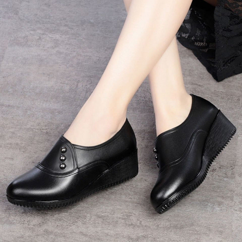 2026 nuevos zapatos de cuero con tacón de cuña estilo británico