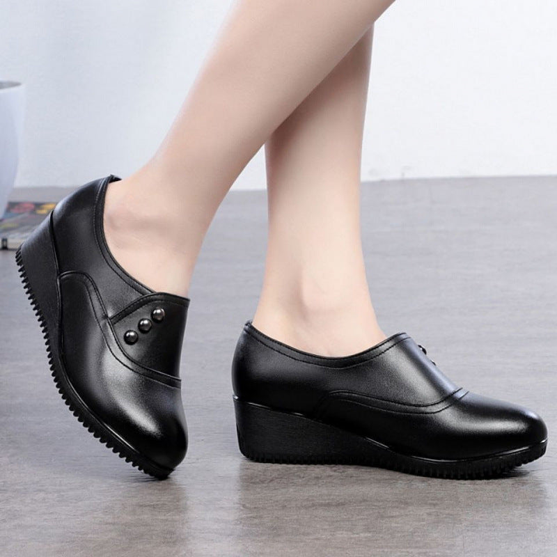 2026 nuevos zapatos de cuero con tacón de cuña estilo británico