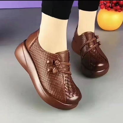 Zapatos de piel con punta redonda y suela blanda