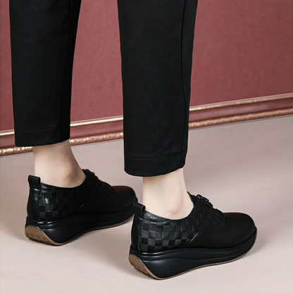 2026 Zapatos de piel a cuadros con suela blanda