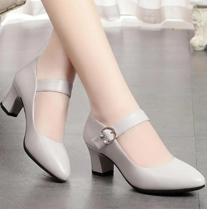 2025 nuevos zapatos de cuero de suela blanda para mujer