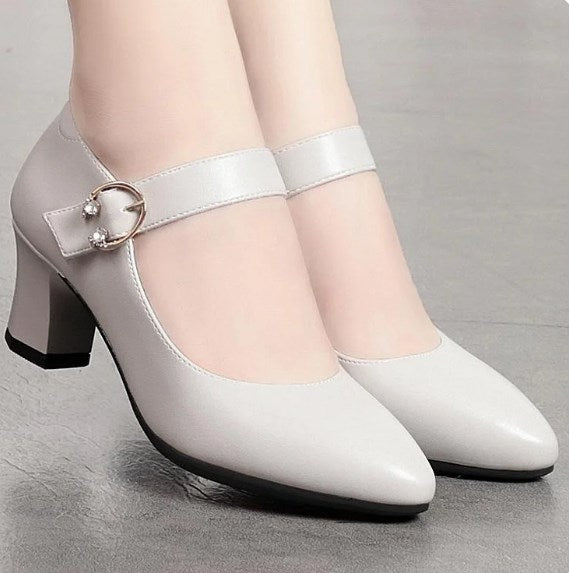 2025 nuevos zapatos de cuero de suela blanda para mujer