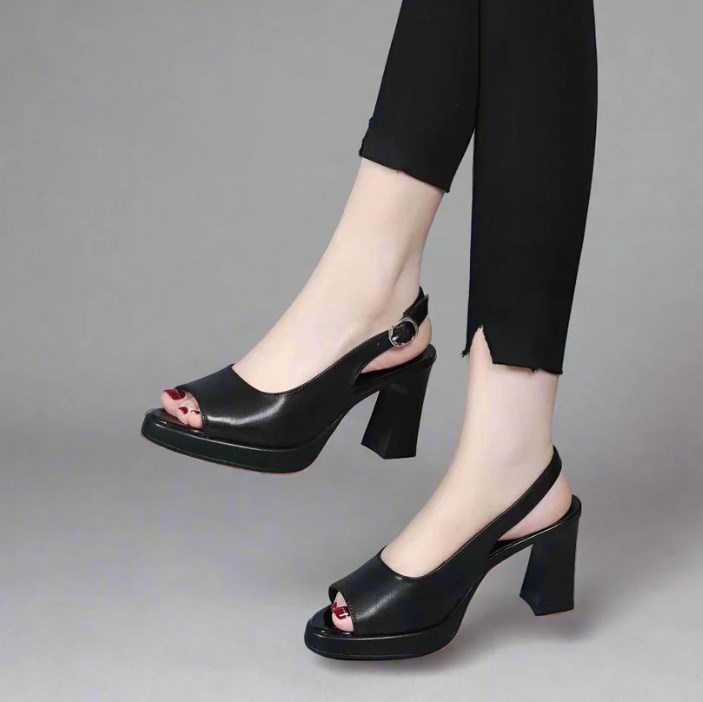 Zapatos de tacón alto con abertura en la puntera