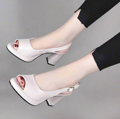Zapatos de tacón alto con abertura en la puntera
