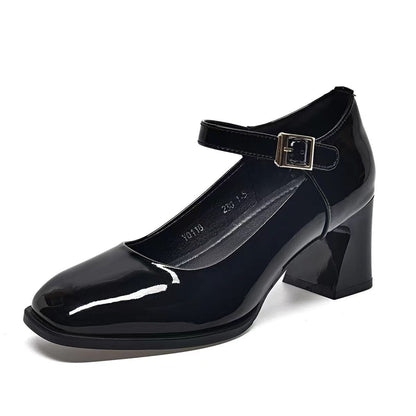 Zapatos de charol con tacón grueso