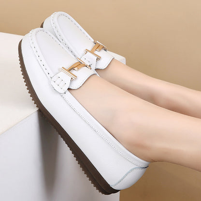 Zapatos sencillos de mujer con suela de goma ligera.