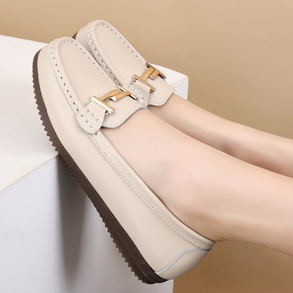 Zapatos sencillos de mujer con suela de goma ligera.