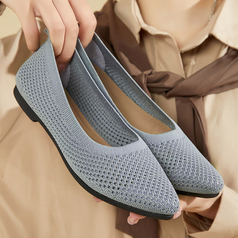 Nuevos zapatos de suela blanda con punta puntiaguda en color sólido