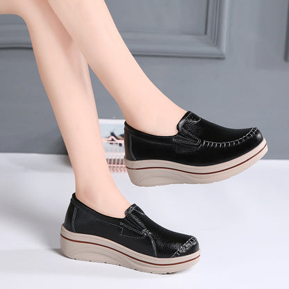 Zapatos de cuero de suela gruesa cosidos