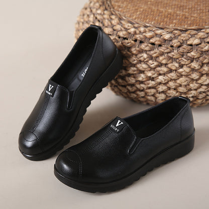 Zapatos nuevos de piel con suela blanda